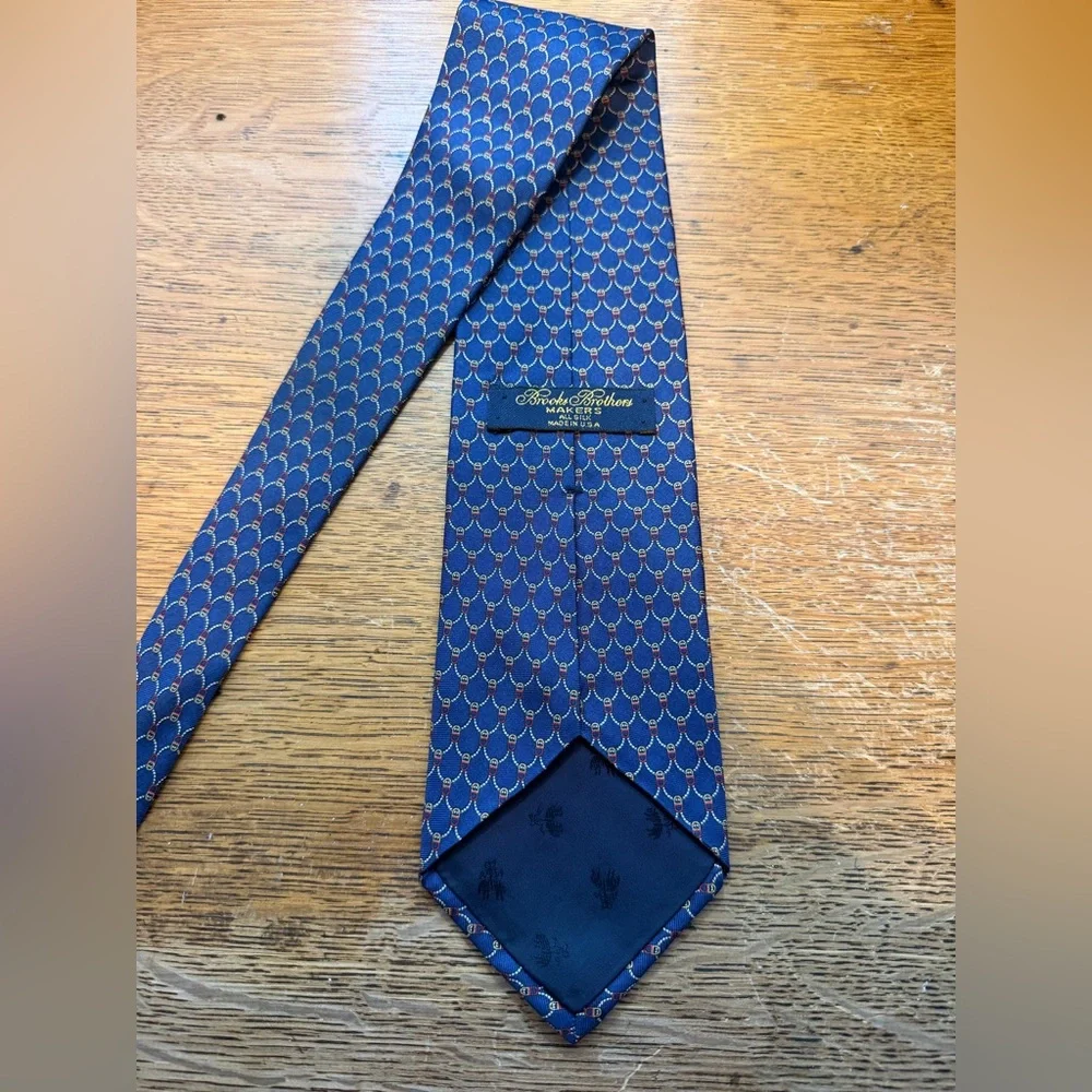 Brooks Brothers Navy Scalloped Design Pure Silk Neck Tie‎